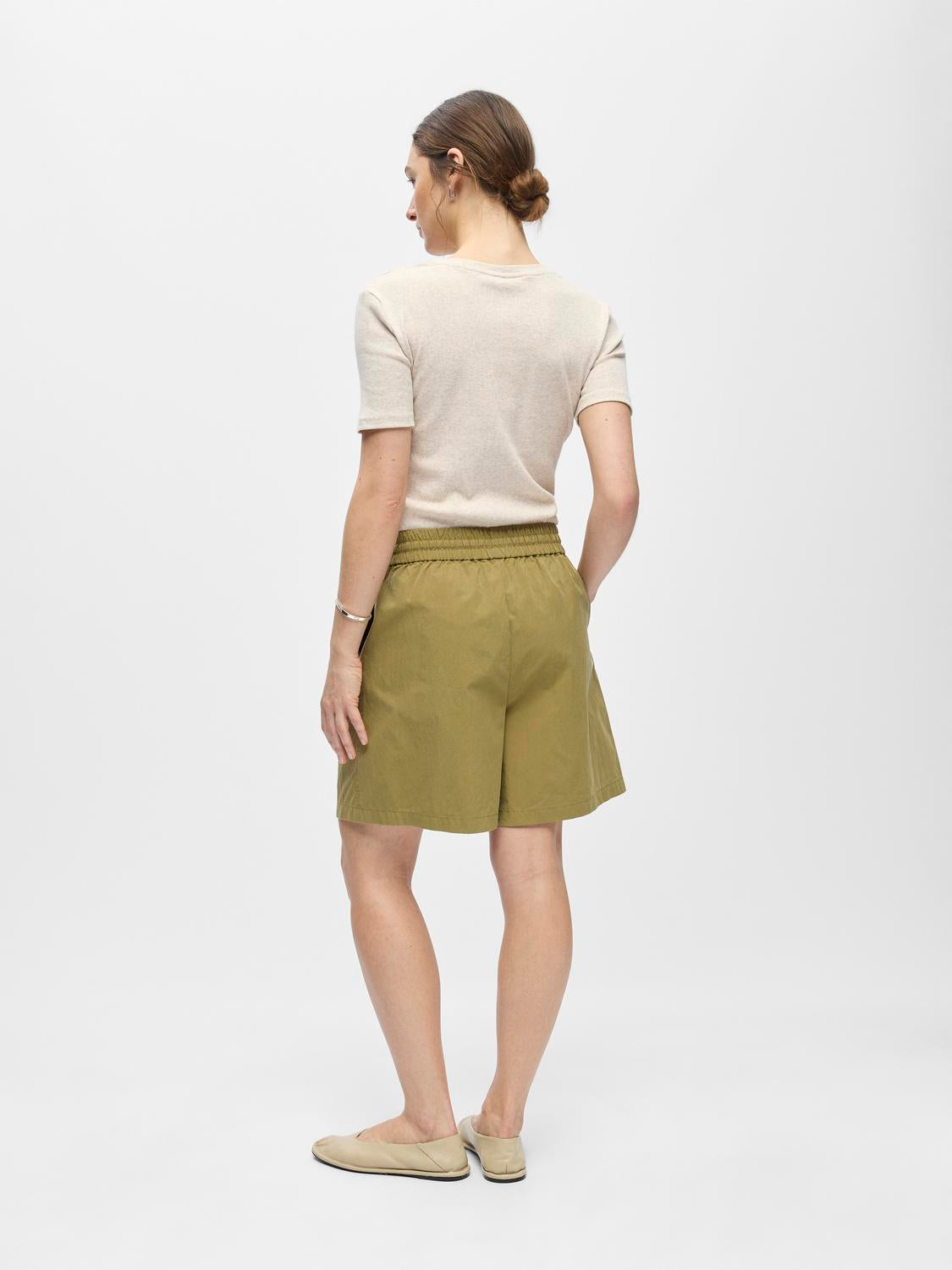 model_shot-back